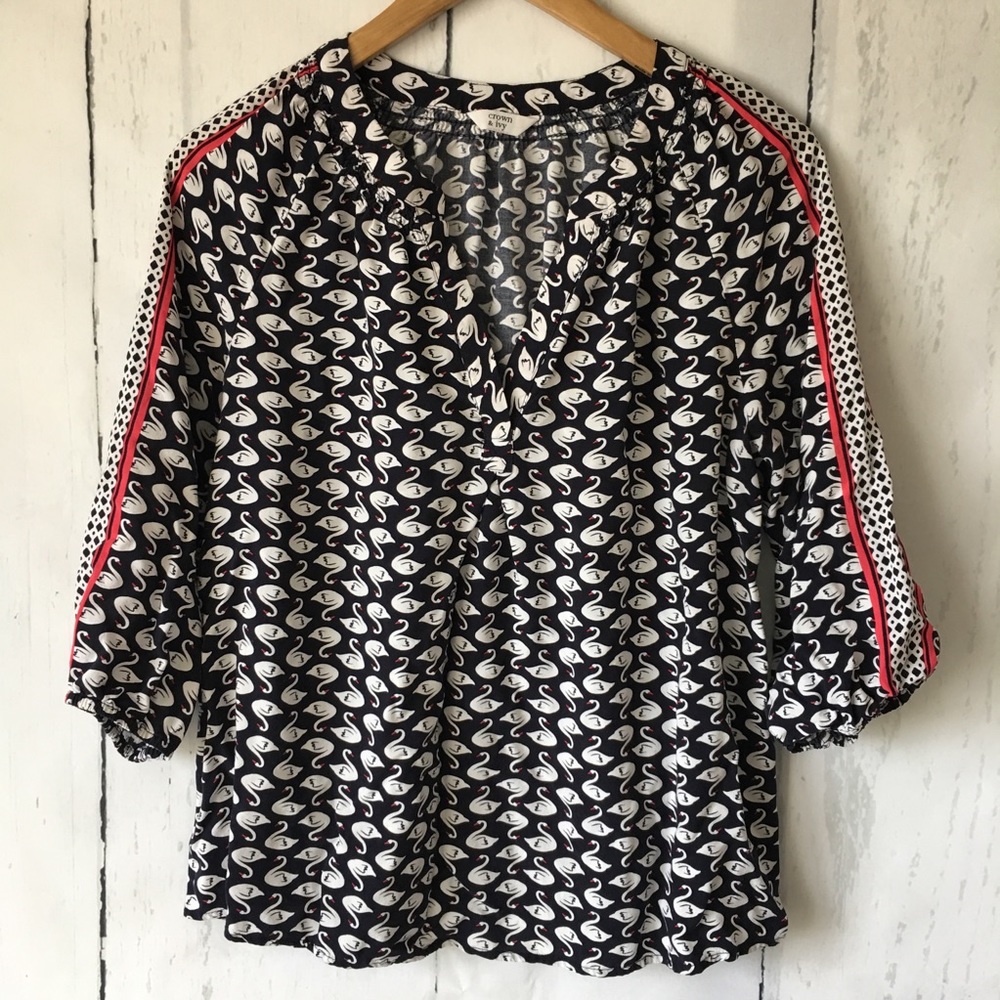 Black and white swan print blouse, L